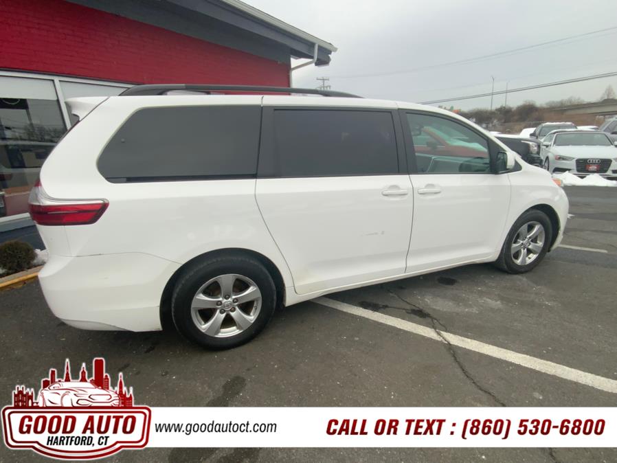 2015 Toyota Sienna 5dr 8-Pass Van LE FWD (Natl) photo