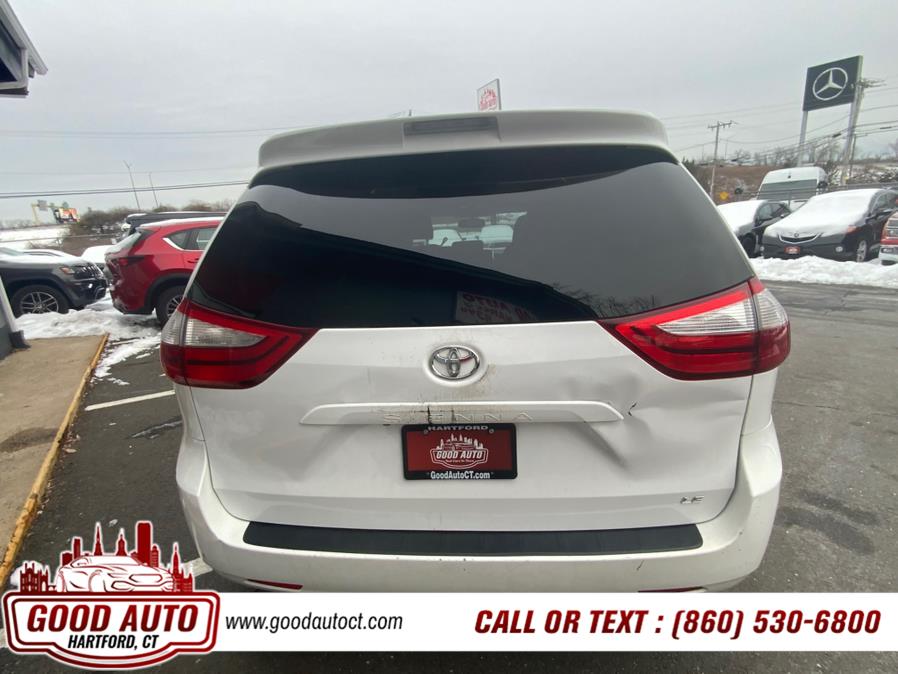 2015 Toyota Sienna 5dr 8-Pass Van LE FWD (Natl) photo