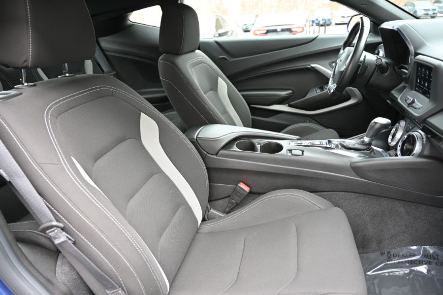 2023 Chevrolet Camaro 2dr Cpe 1LT photo