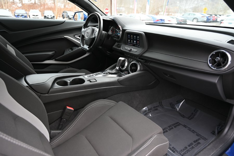 2023 Chevrolet Camaro 2dr Cpe 1LT photo