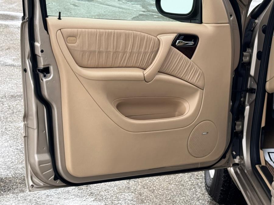 2001 Mercedes-Benz M-Class ML320 photo