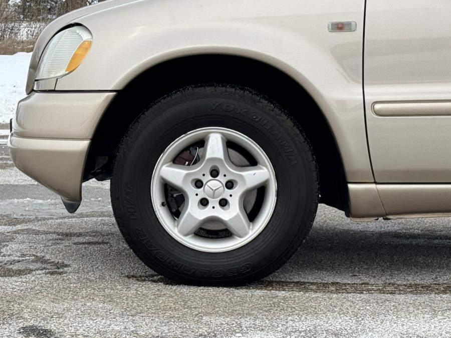 2001 Mercedes-Benz M-Class ML320 photo
