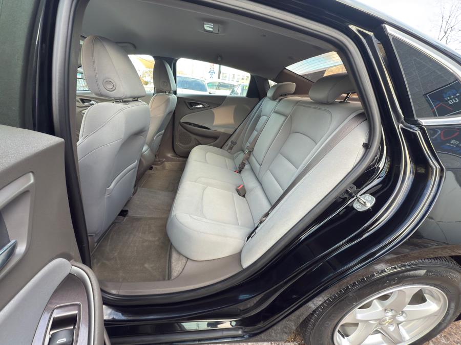 2017 Chevrolet Malibu 4dr Sdn LS w/1FL photo
