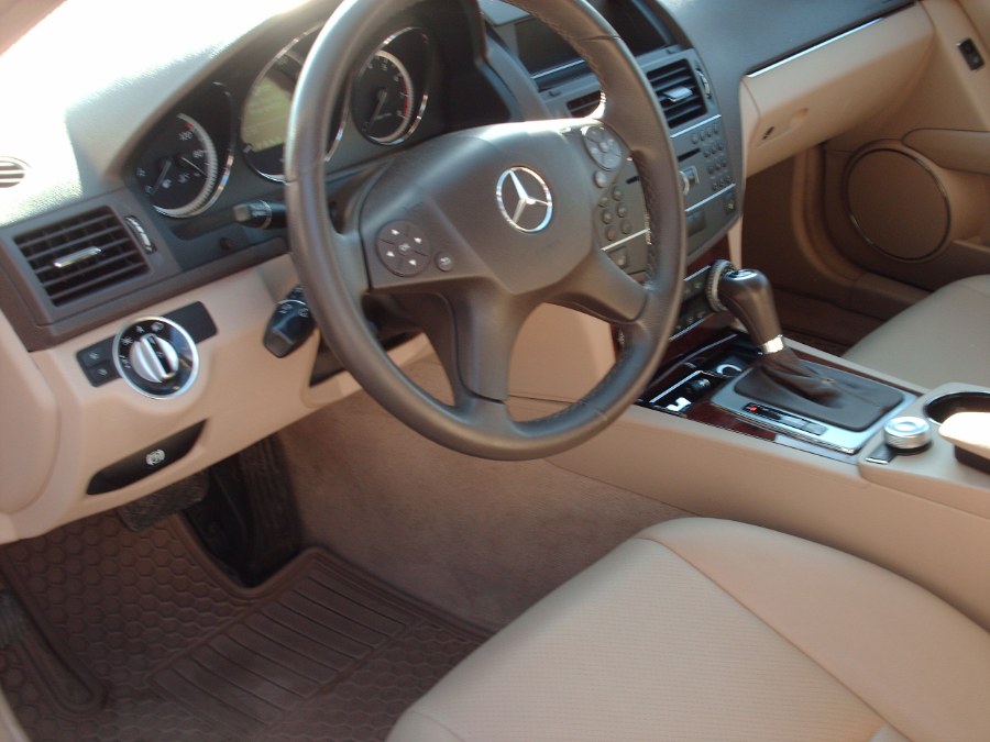 2011 Mercedes-Benz C-Class C300 4MATIC Luxury photo