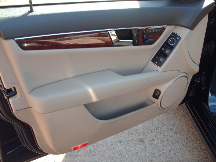 2011 Mercedes-Benz C-Class C300 4MATIC Luxury photo
