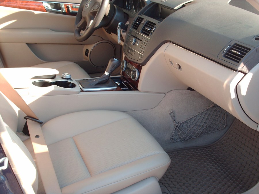 2011 Mercedes-Benz C-Class C300 4MATIC Luxury photo