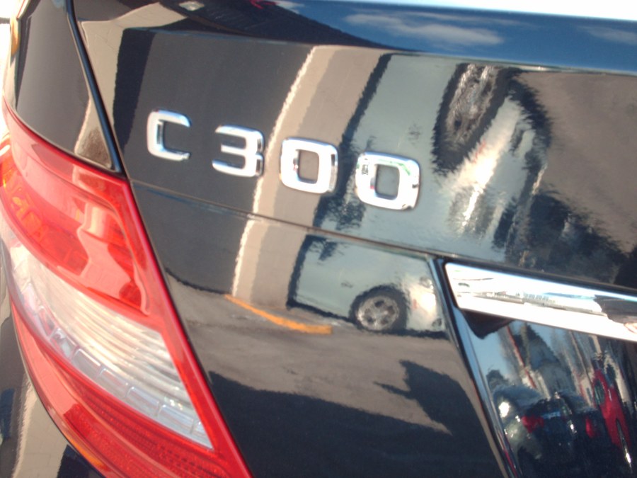 2011 Mercedes-Benz C-Class C300 4MATIC Luxury photo