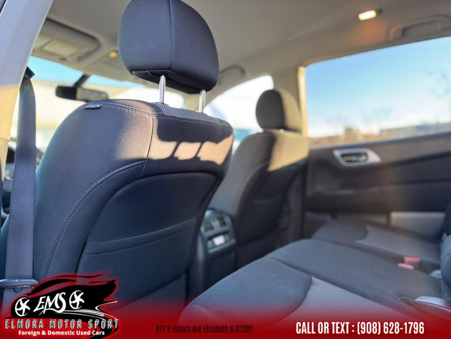 2017 Nissan Pathfinder 4x4 SV photo