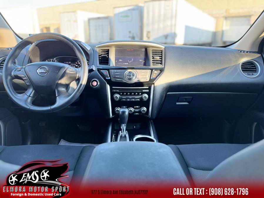 2017 Nissan Pathfinder 4x4 SV photo