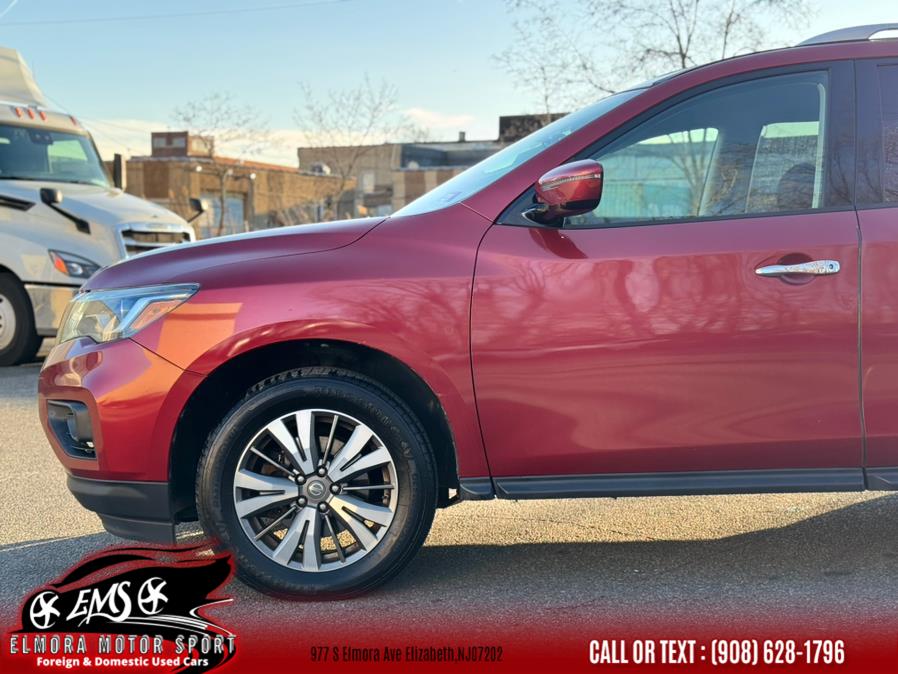 2017 Nissan Pathfinder 4x4 SV photo