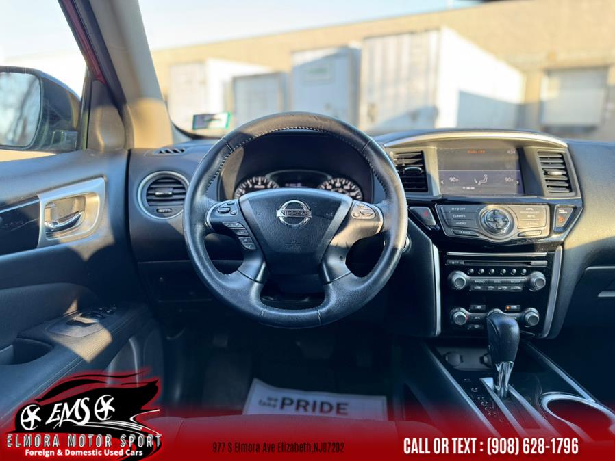 2017 Nissan Pathfinder 4x4 SV photo