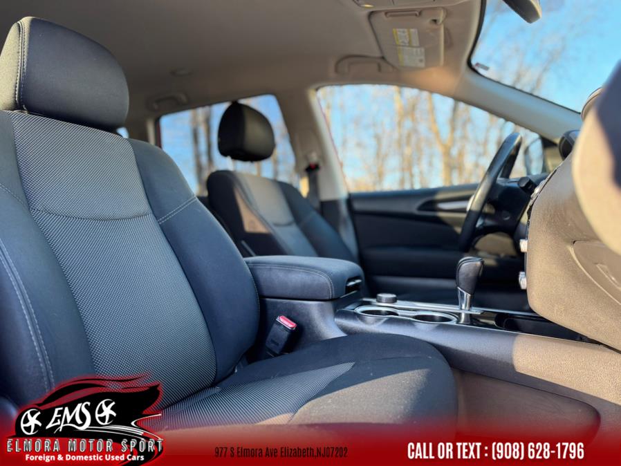 2017 Nissan Pathfinder 4x4 SV photo