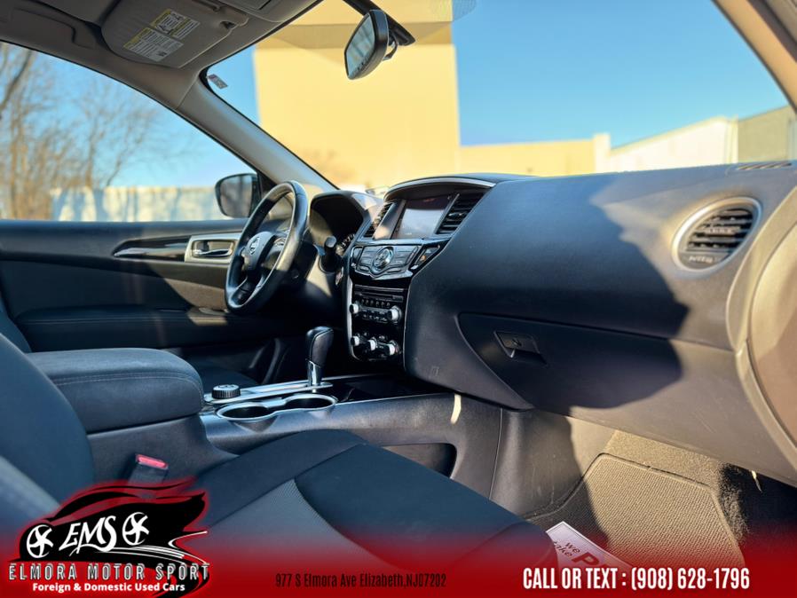 2017 Nissan Pathfinder 4x4 SV photo