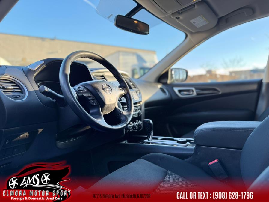 2017 Nissan Pathfinder 4x4 SV photo