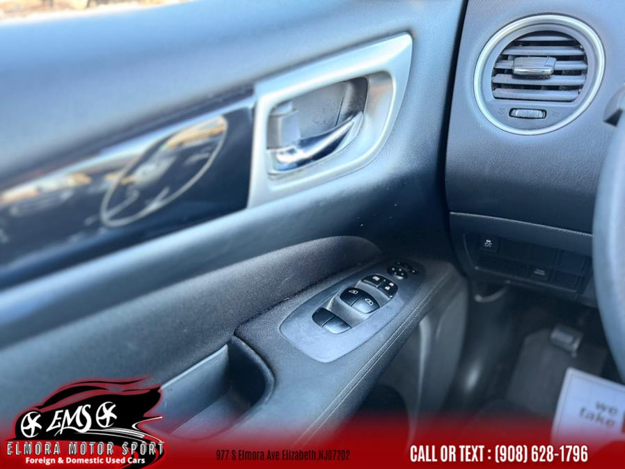 2017 Nissan Pathfinder 4x4 SV photo
