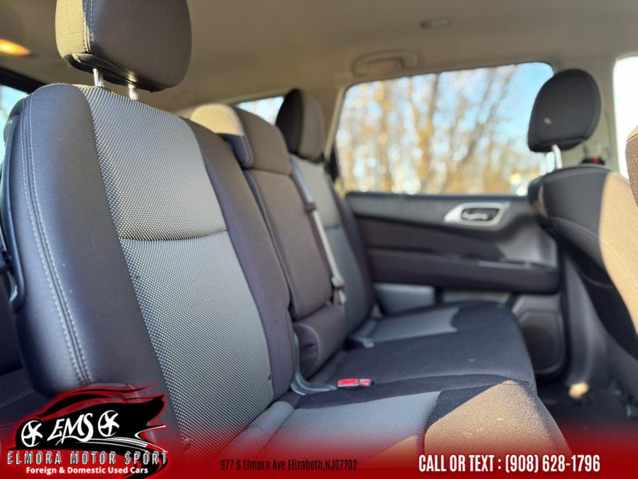 2017 Nissan Pathfinder 4x4 SV photo