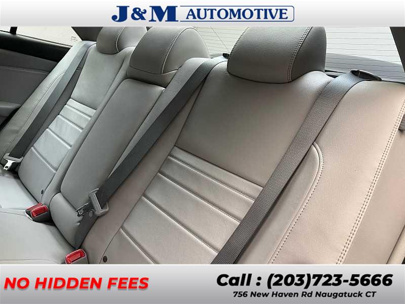 2016 Toyota Camry Hybrid XLE photo