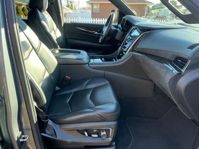 2020 Cadillac Escalade Platinum Edition photo