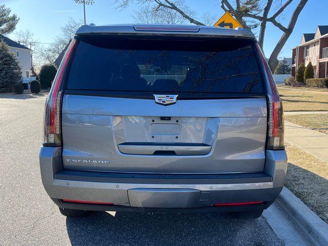 2020 Cadillac Escalade Platinum Edition photo