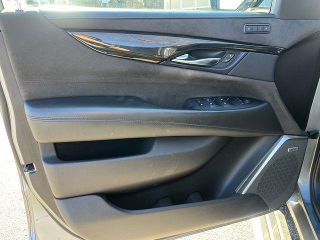 2020 Cadillac Escalade Platinum Edition photo