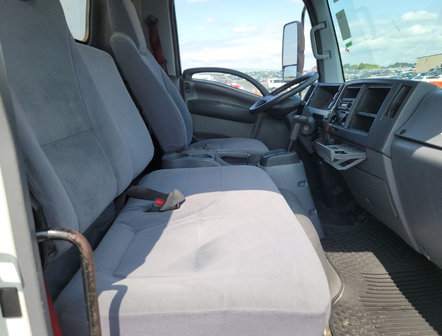 2018 Isuzu NPR HD 24FT BOX TRUCK NO CDL photo