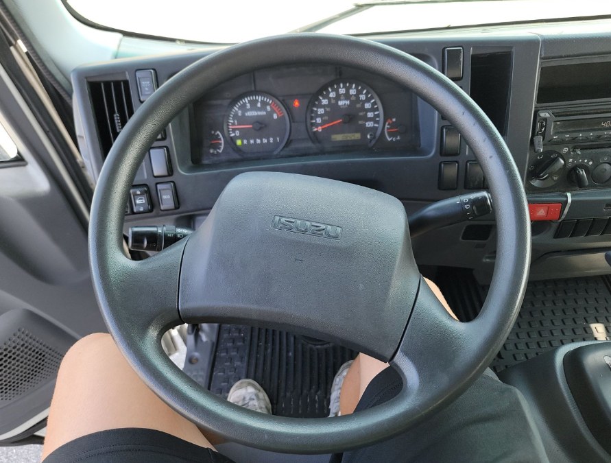2018 Isuzu NPR HD 24FT BOX TRUCK NO CDL photo