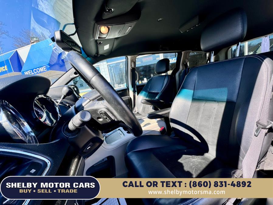 2014 Dodge Grand Caravan SXT photo