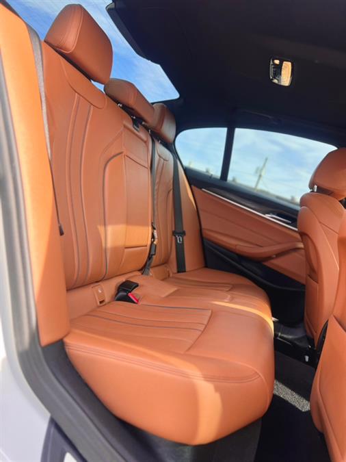 2020 BMW 5-Series 530i xDrive Sedan photo