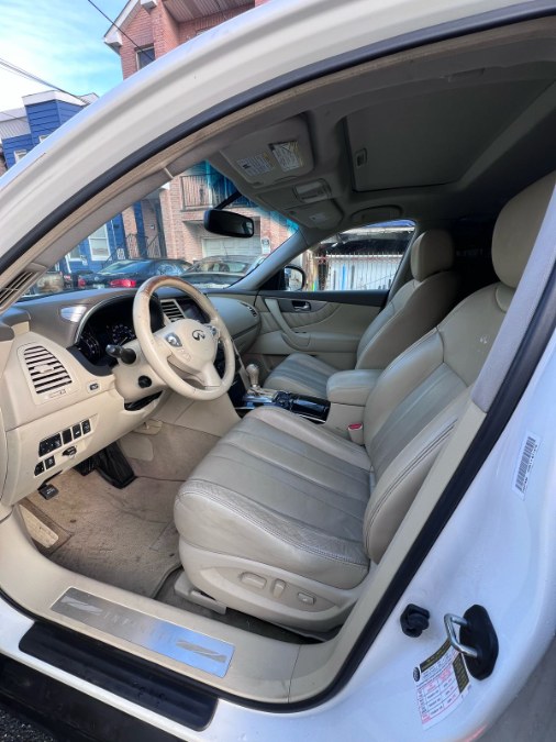 2014 Infiniti QX70 photo