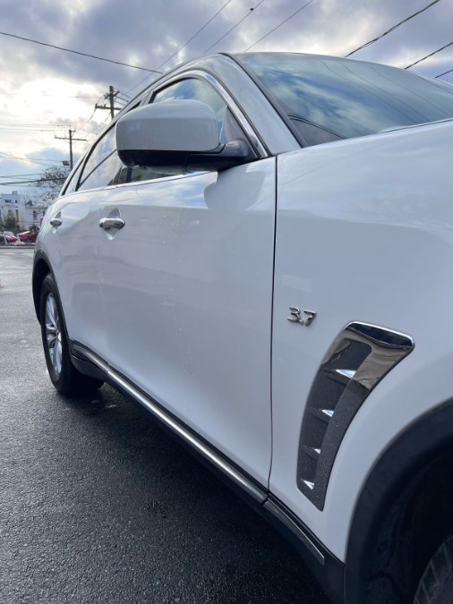 2014 Infiniti QX70 photo
