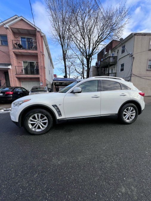 2014 Infiniti QX70 photo