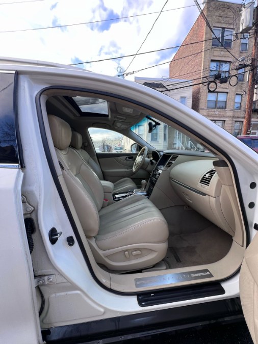2014 Infiniti QX70 photo