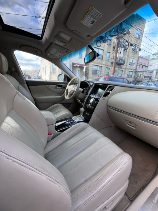 2014 Infiniti QX70 photo