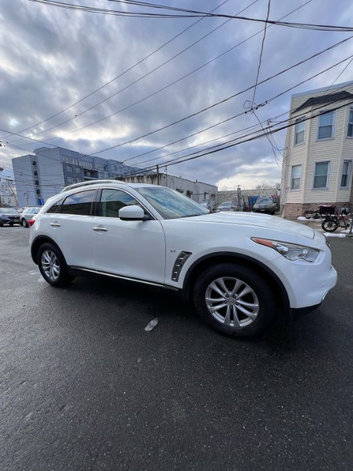 2014 Infiniti QX70 photo