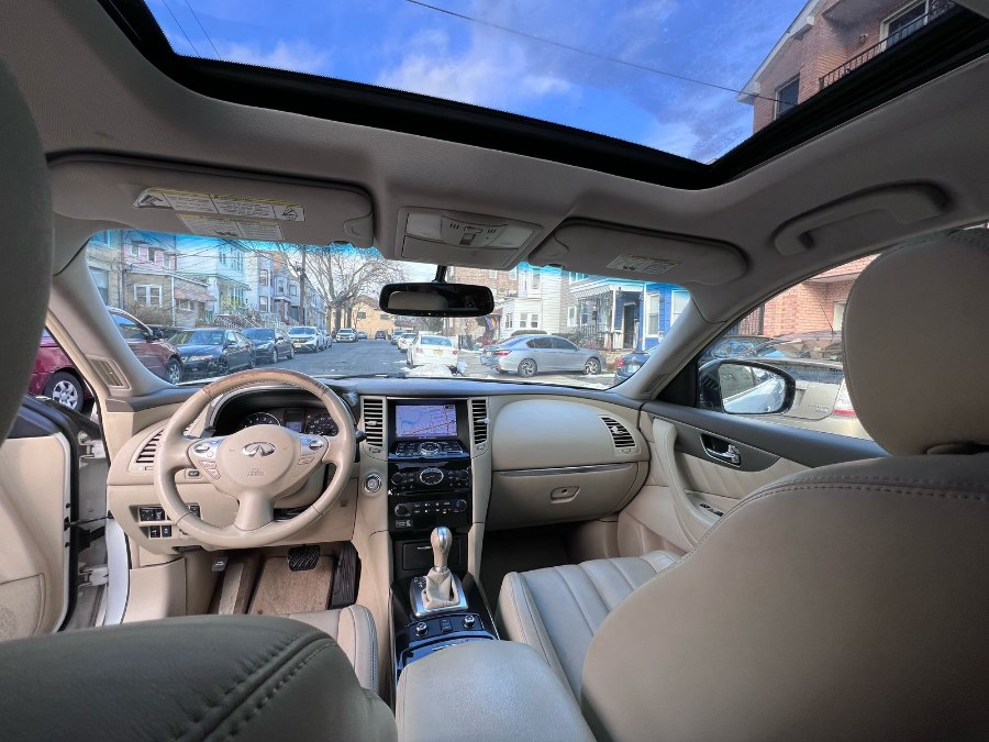 2014 Infiniti QX70 photo