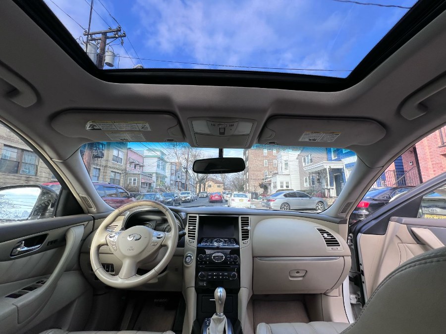2014 Infiniti QX70 photo