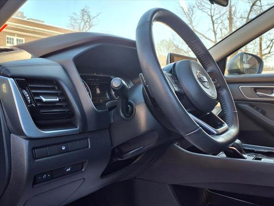 2021 Nissan Rogue SV photo