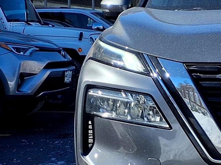 2021 Nissan Rogue SV photo