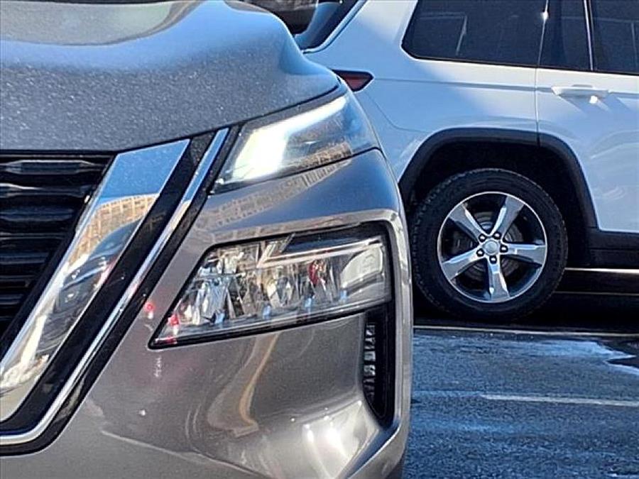 2021 Nissan Rogue SV photo