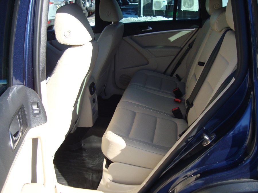 2016 Volkswagen Tiguan 4MOTION 4dr Auto R-Line photo