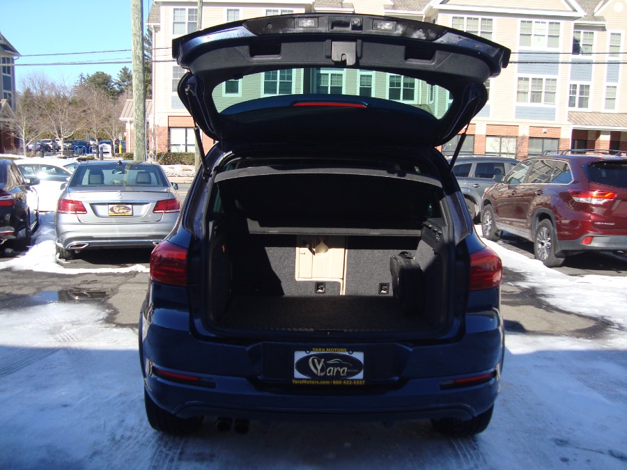 2016 Volkswagen Tiguan 4MOTION 4dr Auto R-Line photo