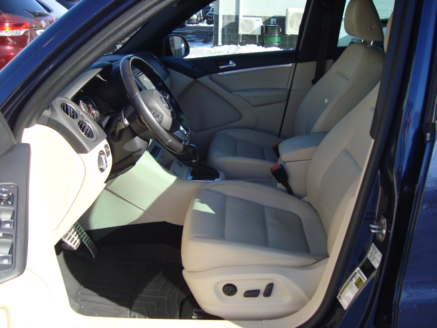 2016 Volkswagen Tiguan 4MOTION 4dr Auto R-Line photo