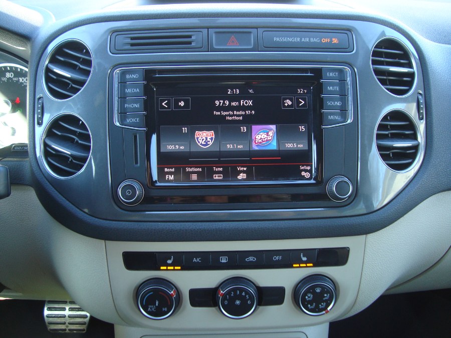 2016 Volkswagen Tiguan 4MOTION 4dr Auto R-Line photo