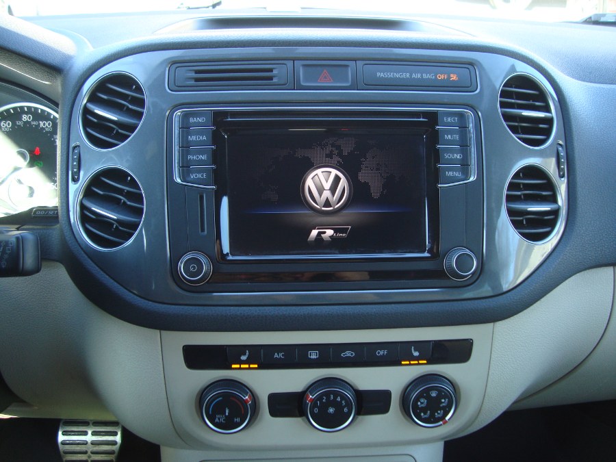 2016 Volkswagen Tiguan 4MOTION 4dr Auto R-Line photo