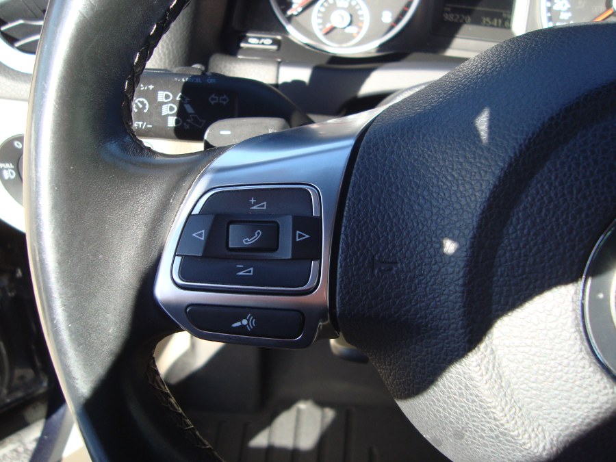 2016 Volkswagen Tiguan 4MOTION 4dr Auto R-Line photo
