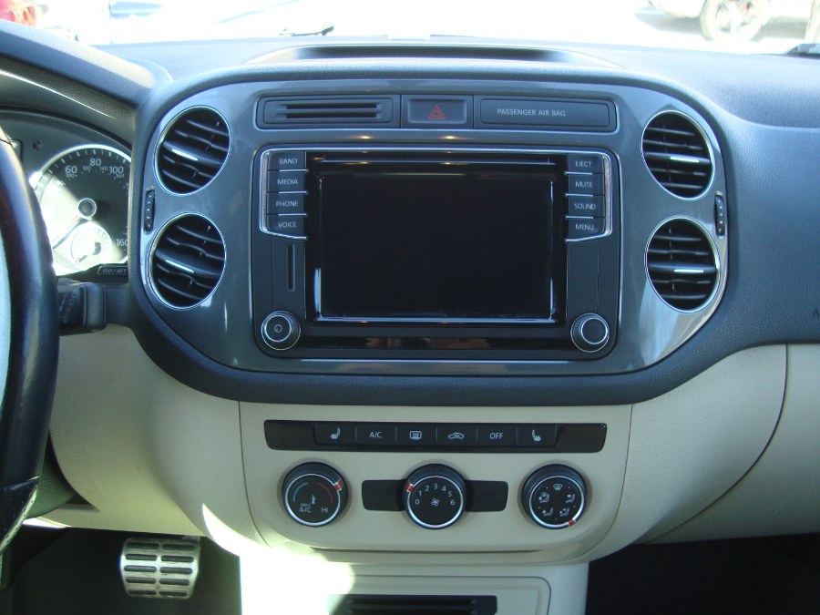 2016 Volkswagen Tiguan 4MOTION 4dr Auto R-Line photo