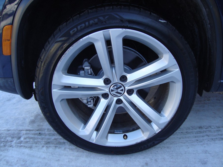 2016 Volkswagen Tiguan 4MOTION 4dr Auto R-Line photo