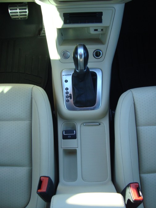 2016 Volkswagen Tiguan 4MOTION 4dr Auto R-Line photo