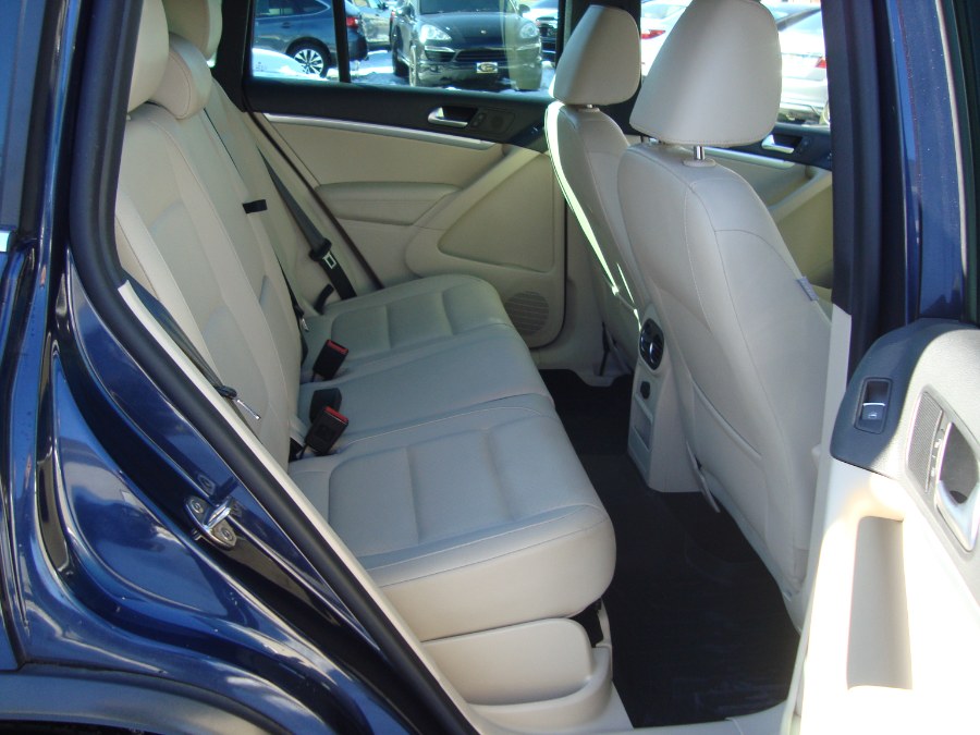 2016 Volkswagen Tiguan 4MOTION 4dr Auto R-Line photo