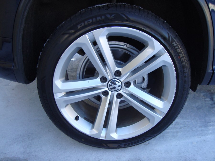 2016 Volkswagen Tiguan 4MOTION 4dr Auto R-Line photo